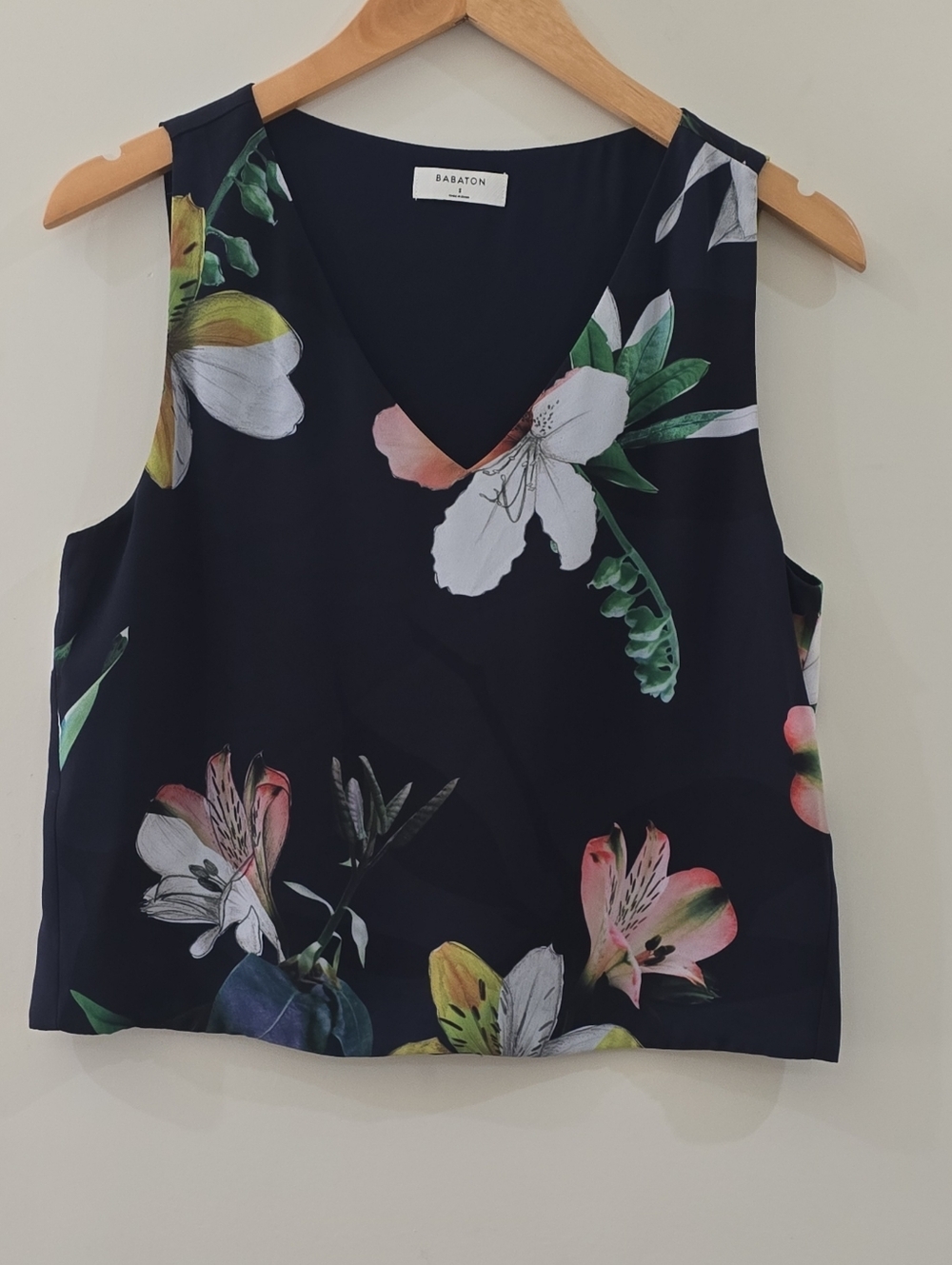 Babaton Womens Tank Top S Black Multicolor Floral V-Neck Sleeveless Pullover